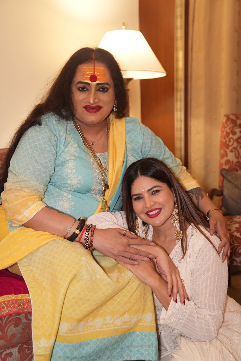 thacker_komal's tweet photo. “Feeling blessed to receive the love and blessings of the incredible laxminarayantripathi ji. Her strength, kindness, and grace inspire me every day. 🙏 Excited to share that her blessings are with me for my upcoming movie #komalthacker #laxminarayantripathi #sanghvi&son’s https://t.co/X14DAMmG6s