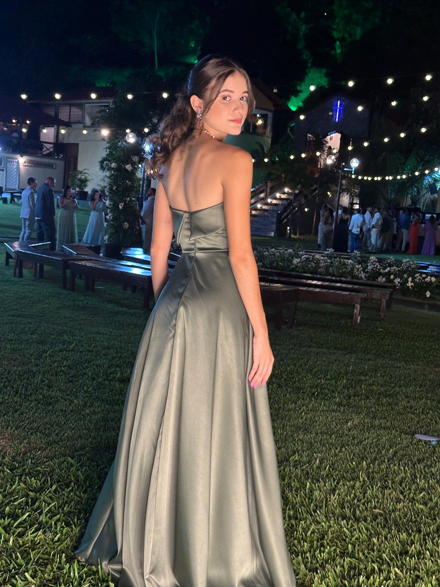lavesa_'s tweet photo. Gente estou vendendo esse vestido aqui por 300 reais, mas tô aberta a negociações 

Aceito pix, cartão de crédito, débito, dinheiro e o que mais vc quiser me dar

Entrego de graça se for aqui por nova Iguaçu 
tamanho PP
contato: 21976607421 https://t.co/PcO8lgjKmi