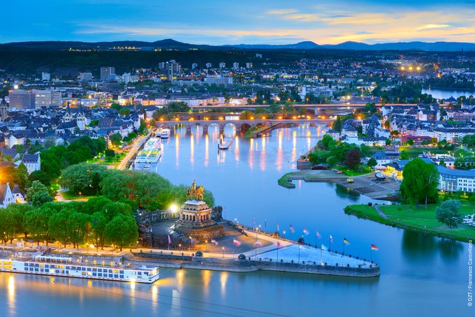 Het uitzicht vanaf de vesting Ehrenbreitstein in Koblenz is geweldig, welke twee rivieren ontmoeten elkaar bij het bekende Deutsches Eck? 😍 #DuitslandDichtbij #quiz