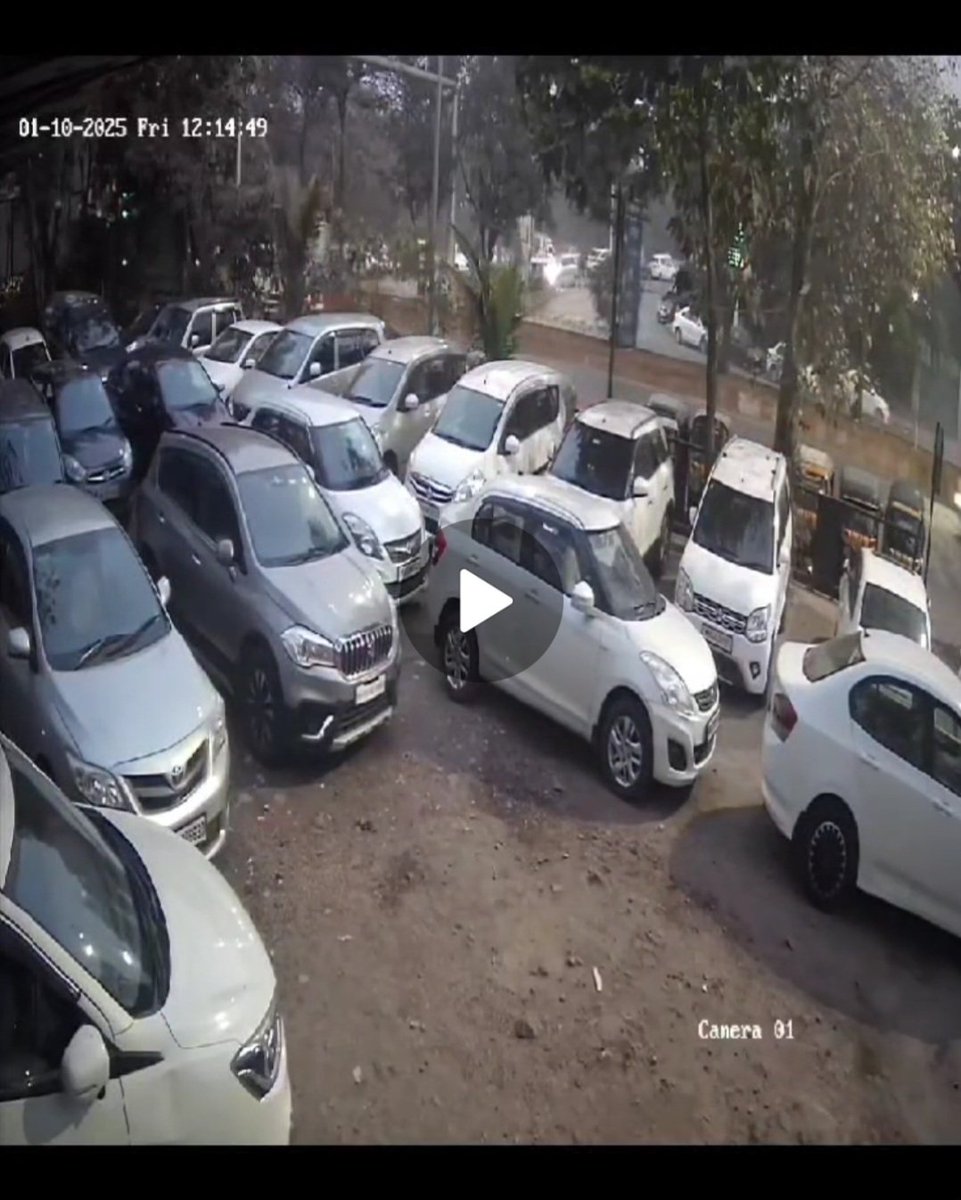 beardorob's tweet photo. @fpjindia @Raina_Assainar This video is fake for sure... there were 2 girls who met with an unfortunate accident.. both from my office...why was the time stamp cropped?.. their accident happened on sunday morning... not friday https://t.co/nOZ8ZRiLKU