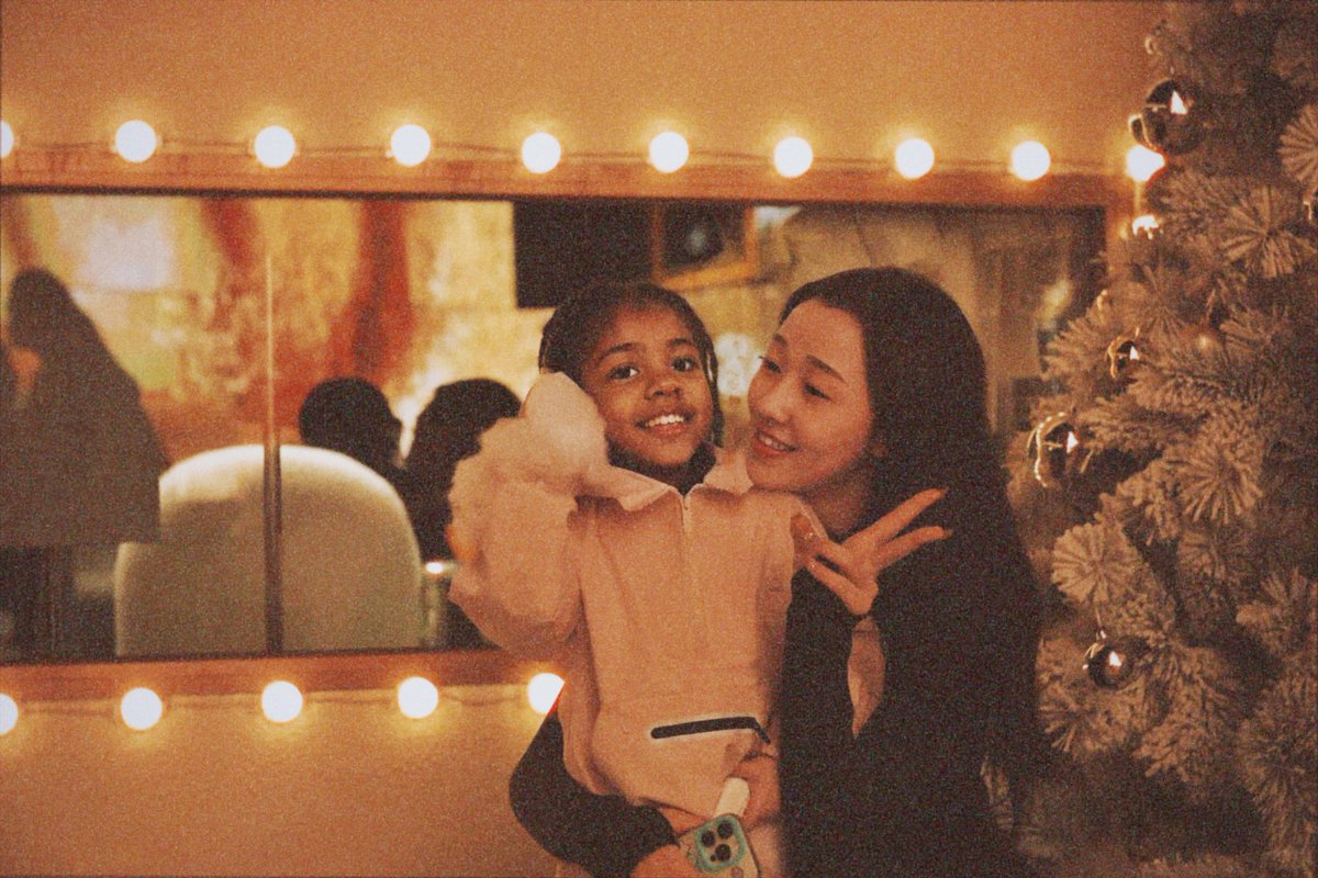 最近帮忙照顾朋友的孩子，我开始幻想着孕育一个黑皮肤的宝宝。那将是我生命中最美好的礼物，我想拥有一个与众不同的家庭，一个来自异国他乡的宝贝，将为我的生活带来独特的色彩。我愿意成为单身妈妈，为这个小生命奉献一切