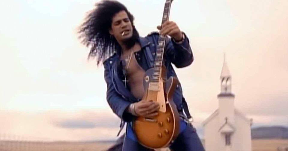markfeasson's tweet photo. @historyinmemes November Rain — Guns N’ Roses 🌹 https://t.co/rMNx5UXmVO