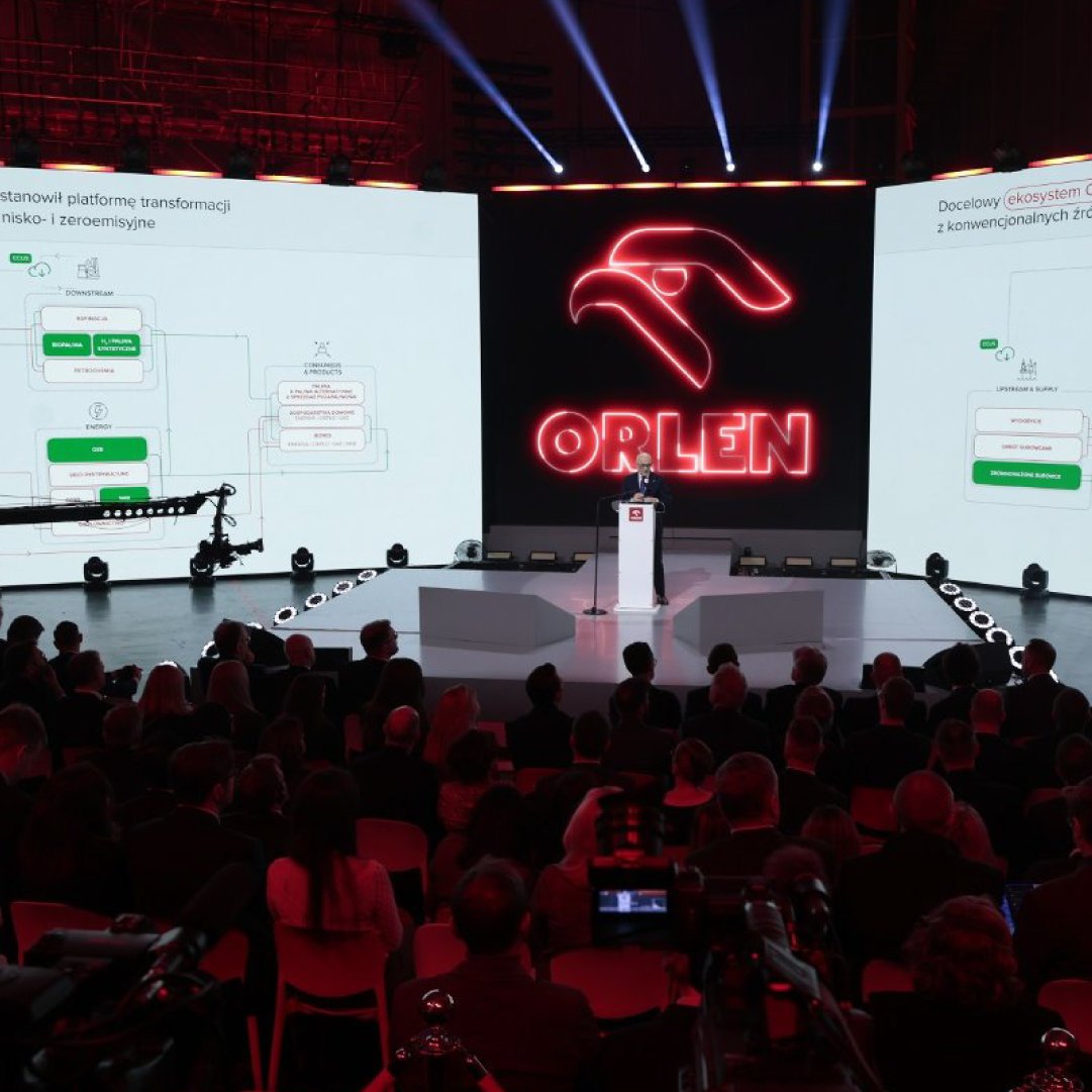 ENERGIA DO ZMIANY🎙 Dziś w odcinku <a href="/JuliaCydejko/">Julia Cydejko</a> opowiada o nowej strategii Orlenu, według której płocka spółka ma pozostać koncernem multienergetycznym. Władze firmy chcą zwiększyć import gazu i do 2030 r. zrezygnować z węgla. Rozmowę prowadzi <a href="/DomBRODACKI/">Dominik Brodacki</a>. Zapraszamy!