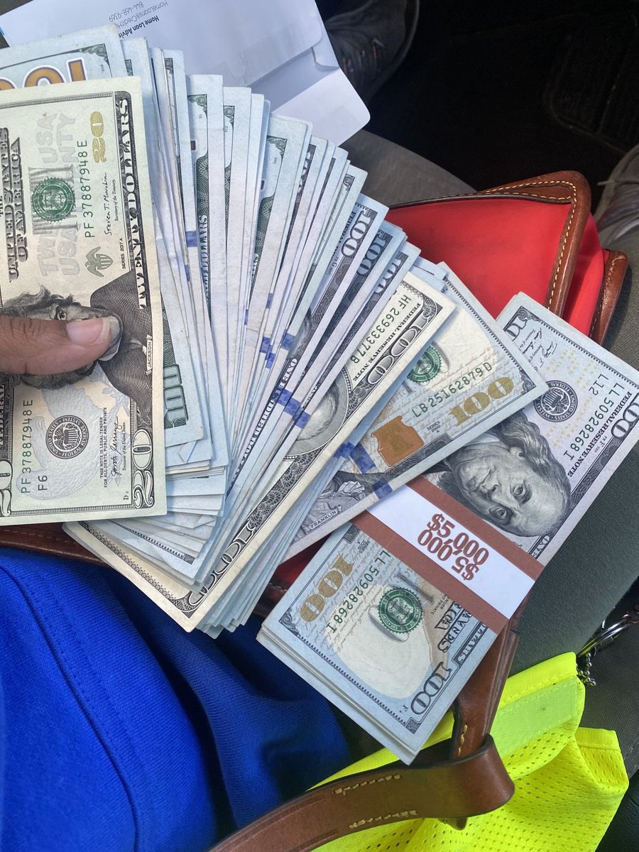 manifestpower4X's tweet photo. Your hands will touch so much money this January 2025 . 
Drop 555 To Claim it.💵🍀 https://t.co/hTM4C10dhN