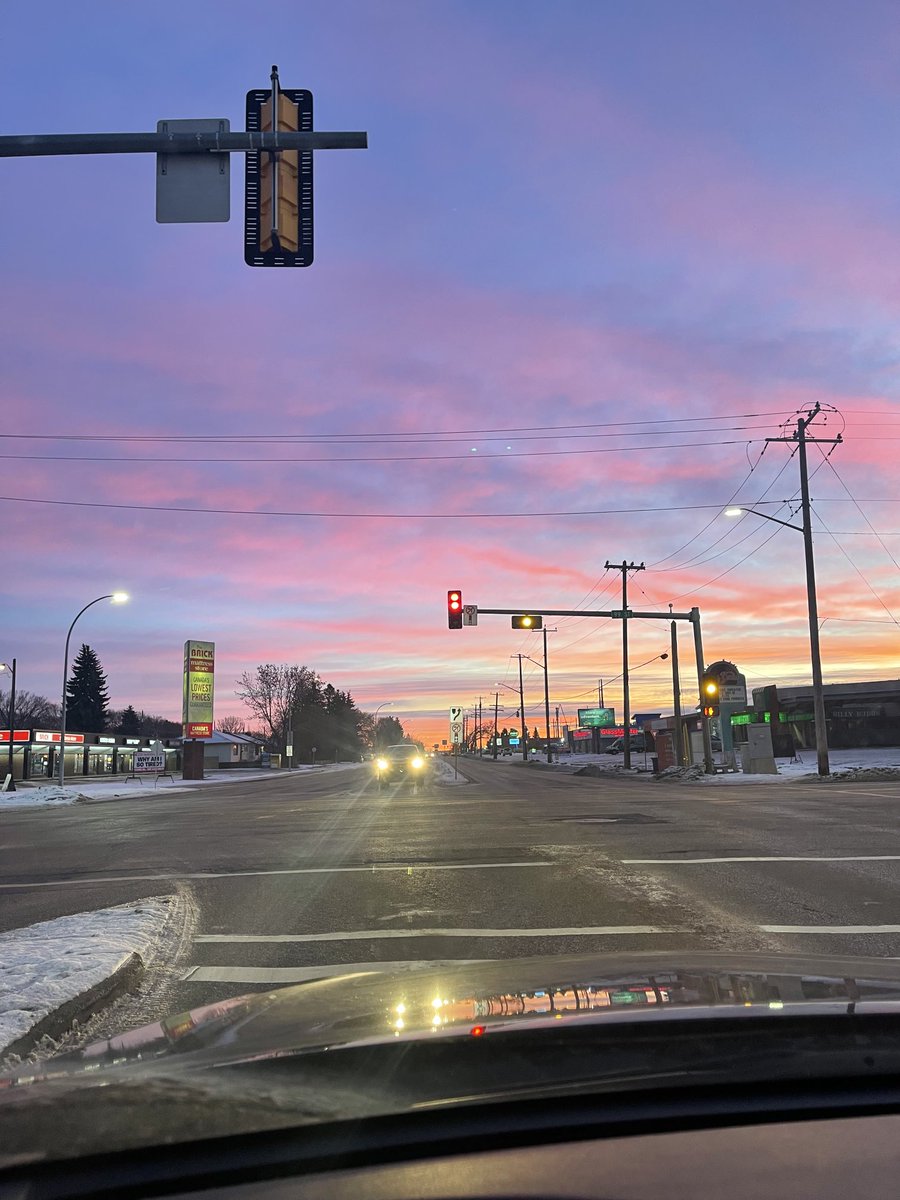 MadeleineCamy's tweet photo. Morning sky in Edmonton! 
So beautiful! 🤩 https://t.co/BKhqfI6HGt