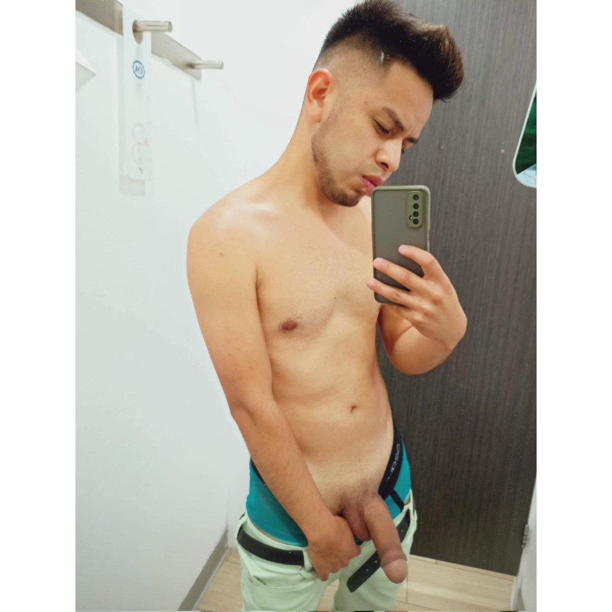 Cuál les gusta más ?

@radargaymx