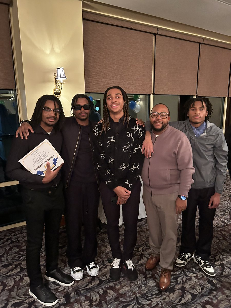 Jy_Pritchett25's tweet photo. First year coaching done ✔️ 
1st team All State DB 
Mini MAXWELL PLAYER
3 DB got all district (1st team, 2nd team, 3rd team)
Two all stars (Blue/Gold)
I just want to say thank you seniors I love all yall and can’t wait to see what colleges yall pick @Thekid_emory @JaysonAskinsB https://t.co/Y4kpO9Gahr