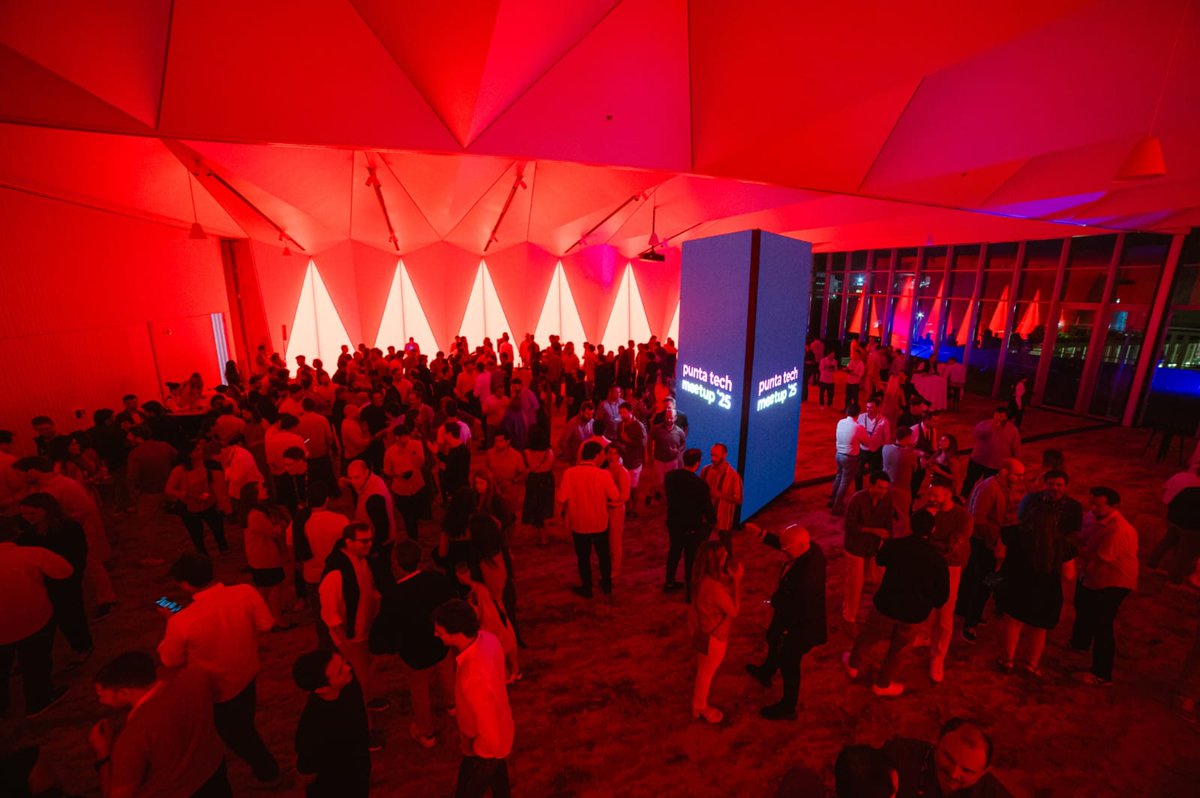 Los emprendedores son la especie más sociable que hay. En un día de playa en pleno verano, miles de personas llegadas de todo el continente se reúnen en <a href="/PuntaTech/">Punta Tech Meetup</a> con deseo de intercambiar, aprender y conocer sobre tecnología. Fenomenal. Felicitaciones <a href="/pablobrenner/">pablobrenner</a> y <a href="/sfogel/">Sergio Fogel</a>!