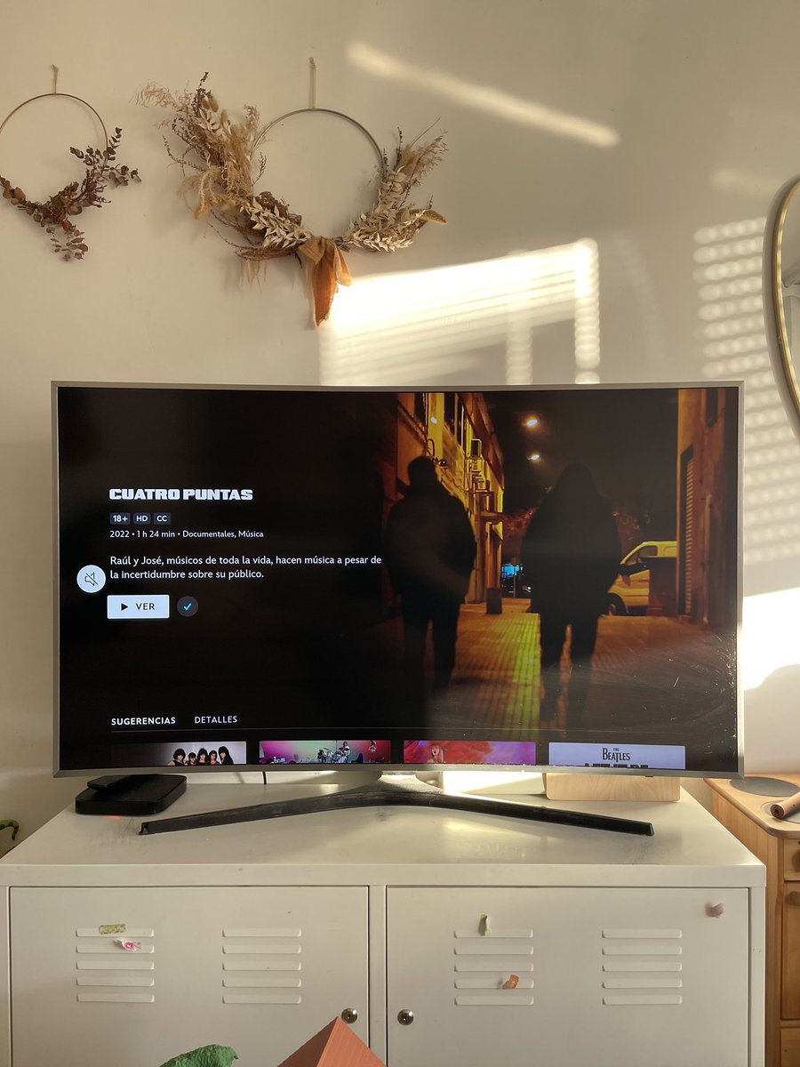 Ya está en <a href="/DisneyPlusES/">Disney+ España</a> #cuatropuntas el documental de Raúl y José, o lo que es lo mismo, La Cofia y El Dos de <a href="/MelancronicoOfi/">Melancronico</a>. Una historia de música y amistad con amigos como <a href="/KaseO_real/">KASE.O</a> <a href="/ShoHai_Real/">SHO-HAI</a> y muchos más!