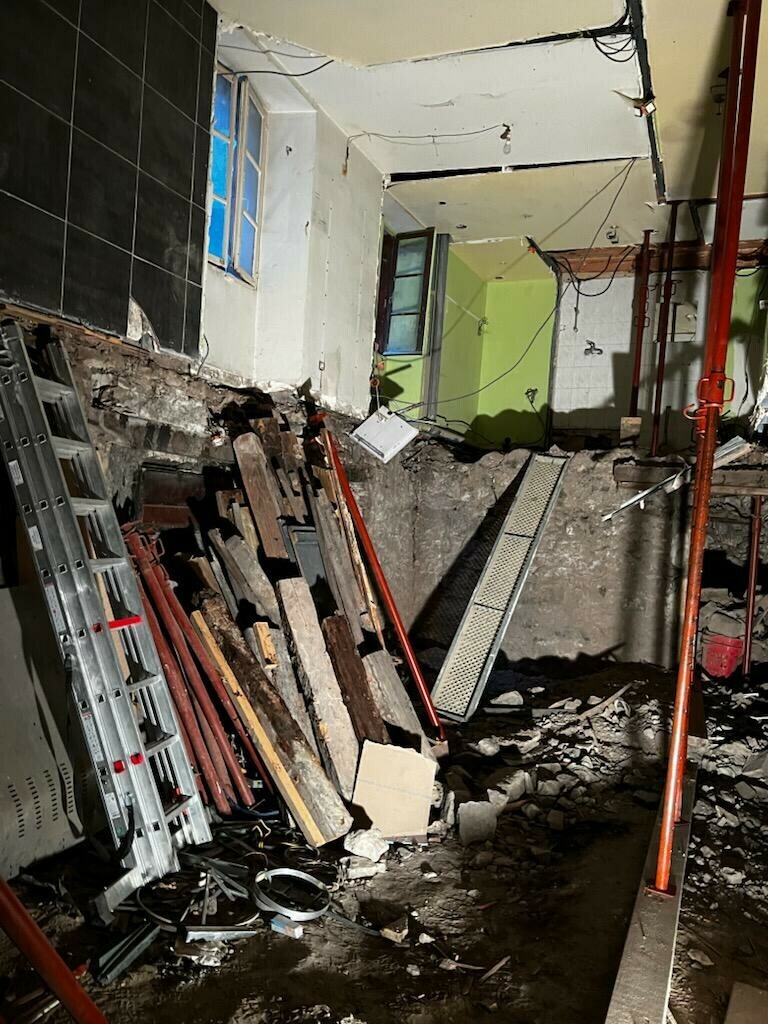 icipaysdesavoie's tweet photo. EN IMAGES - Annecy : le mur d'un immeuble s'effondre en vieille ville, 33 appartements évacués
➡️ https://t.co/1g2CuoRC3Y https://t.co/lnEF6MEgbd