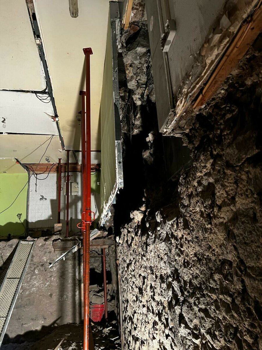icipaysdesavoie's tweet photo. EN IMAGES - Annecy : le mur d'un immeuble s'effondre en vieille ville, 33 appartements évacués
➡️ https://t.co/1g2CuoRC3Y https://t.co/lnEF6MEgbd