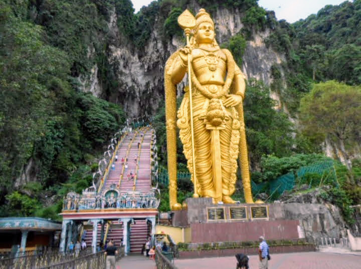 kjk3020's tweet photo. My Snapshot... Entrance to Batu Caves in Kuala Lumpur, Malaysia through 272 Steps. #batucaves #steepsteps #statue #photography #art
It really made me tired. https://t.co/sYLBZBW0Kz