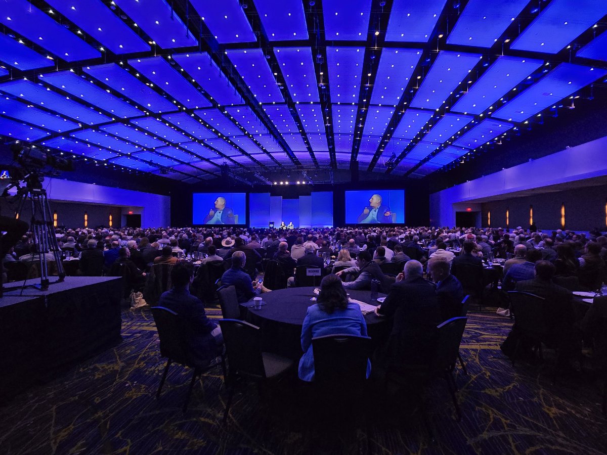theiowalandguy's tweet photo. It is a FULL room for the @LandExpo and continues with phenomenal speakers throughout the afternoon!! #landexpo #shouldbehere https://t.co/Aap2xBYW1E
