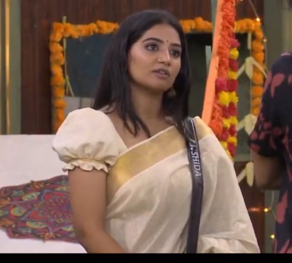 sathiyavathi's tweet photo. Hats off to you, #Anshida, for sparking a fair conversation about PR and boldly exposing the tactics of #Muthukumaran PR and #Jack PR!

Huge respect for standing firm in support of organic fan bases while calling out #SunithaGogoi’s blatant double standards, jealousy, and hatred. You’ve set the record straight and shown true courage!

#BiggBoss8Tamil 
#BiggBossTamil8Season 
#Soundariya 
#SoundariyaNanjundan𓃶 
#TitleWinnerSoundariya