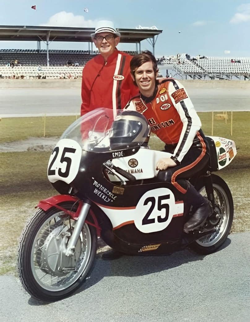 MotoAmerica's tweet photo. Floyd Emde clinched the Daytona 200 victory in 1948, and in 1972, his son Don followed in his footsteps, making them the only father-son duo to ever win the iconic race.🏆

#Daytona200 #Daytona #motorcycle #motorsports #racing https://t.co/YQFm2zxHre