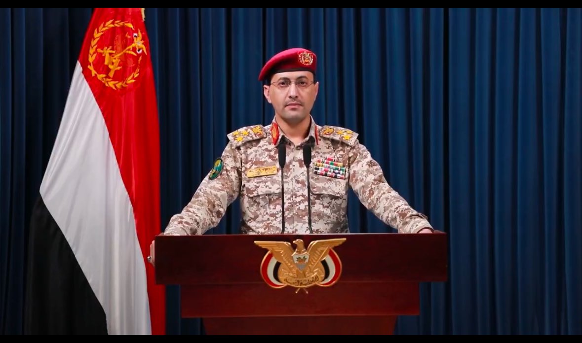 FalasAbuAmal's tweet photo. AHORA Declaración Oficial del Portavoz Militar de Yemen:

“Una victoria para el oprimido pueblo palestino y sus muyahidines y en respuesta a las masacres contra nuestro pueblo en Gaza, y dentro de la quinta etapa de las etapas de apoyo en la batalla de la Conquista Prometida y la Santa Resistencia y en el marco de la toma de represalias contra la agresión israelí contra nuestro país. La Fuerza de vehículos aéreos no tripulados llevó a cabo una operación militar específica contra objetivos pertenecientes al enemigo israelí en la zona ocupada de Yaffa utilizando varios drones.
La fuerza de misiles de las Fuerzas Armadas de Yemen, con la ayuda de Dios Todopoderoso, llevó a cabo una operación militar con un misil de dirigida contra la central eléctrica del enemigo israelí en la zona de Umm al-Rashrash, en el sur de la Palestina ocupada.
Las dos operaciones lograron sus objetivos con éxito, gracias a Dios.
Las Fuerzas Armadas de Yemen llevarán a cabo más operaciones militares contra el enemigo israelí y, con la ayuda de Dios Todopoderoso, serán capaces de atacar más objetivos militares del enemigo israelí durante el próximo período en apoyo de la resistencia palestina.
Estas operaciones no cesarán hasta que se ponga fin a la agresión contra Gaza y se levante el asedio”.