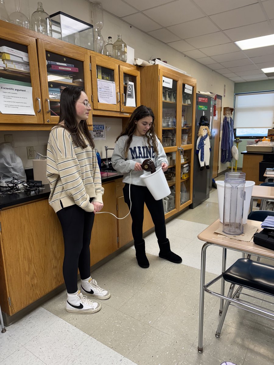 NCCSD_K12's tweet image. Students participating in Mrs. Schmitt&apos;s GLOBE Program took advantage of the snow this week and collected snowfall and frost tube data.  The team&apos;s scientific research will help build their hypothesis that is focused on the frost impact in the local environment.   #GLOBEProgram