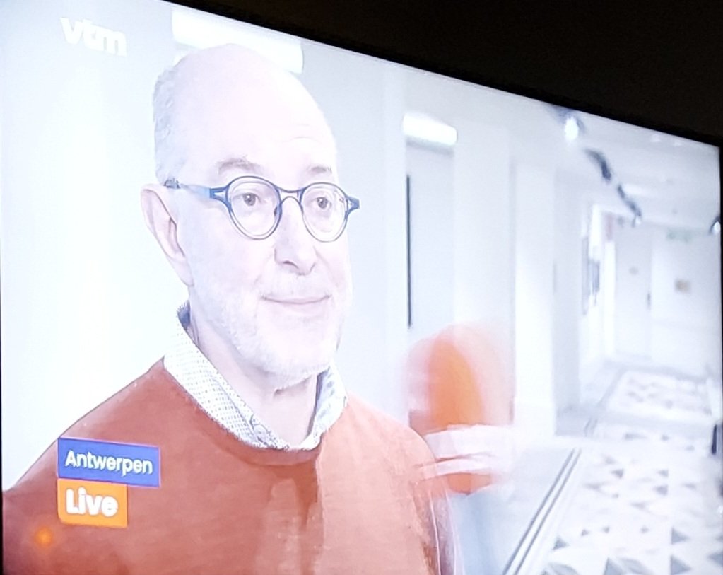Grumpy19570920's tweet photo. maar hier zie begot de Pierre, u weet wel de man die orakelde dat je na 12 dagen gevaccineerd te zijn geen corona meer kon krijgen 🤪🤪 #vtmnieuws #oelewapper https://t.co/tuldjOp8jo