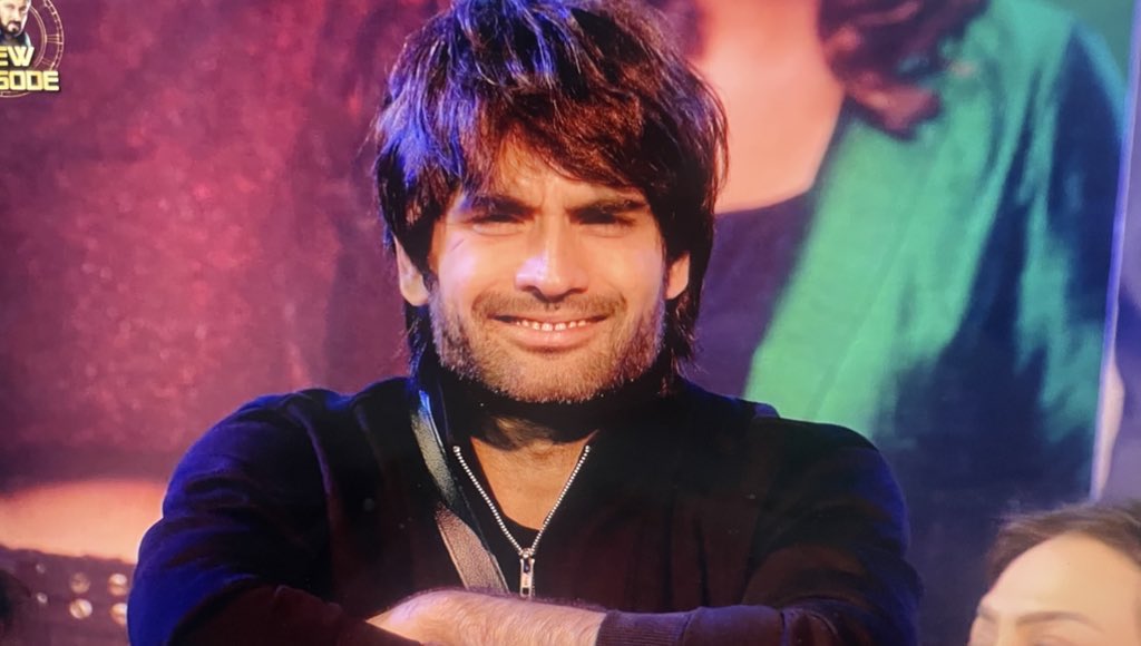 beingrachit_'s tweet photo. “main chala sone: mere jupiter pe jo 100 crore fans hain woh sab dekh lenge” 🤡 https://t.co/GbtmRI5fHj