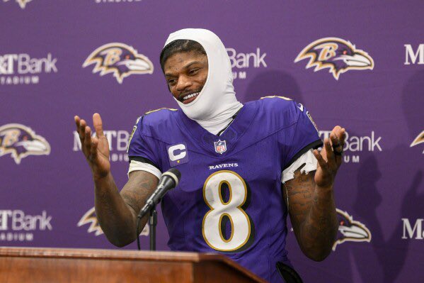 TreDay27_'s tweet image. Lamar Jackson:

"I’ve learned to respect and admire Bills fans a lot over the years. Sometimes I wish our own fanbase would follow suit and have a bit more respect &amp;amp; class.”

Lamar with a HAYMAKER of a quote.

(via @espn)