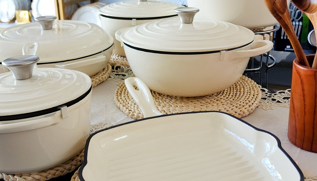 Invest in cookware that combines style, durability, and functionality. Your kitchen deserves it!

A well-rounded collection of pot sizes ensures you always have the right pot for the job - no more compromises!

 Kshs. 28,500/=
#CastIronCookware #KitchenEssentials #CookingMadeEasy