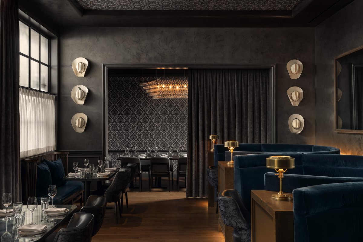 StructureToneSW's tweet image. It’s here, Austin! @TheKitchenBistro is now open in Downtown, offering Texas-inspired, farm-to-table dining. Proudly partnered with Michael Hsu Office of Architecture to bring Kimbal Musk’s vision to life. Come experience the stunning blend of Texas chic and global flavors!