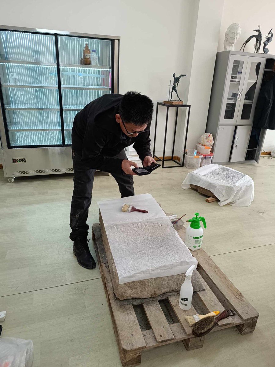 OrtaAsyaDunyasi's tweet photo. 🇲🇳Moğolistan’da "Türk" adının ilk kez geçtiği, Göktürk döneminin bilinen en eski yazılı eseri keşfedildi.

❗️Türk Akademisi, Orhun Yazıtları’ndan daha eski olan eserin büyük olasılıkla İkinci Türk Kağanlığı’nın kurucusu İlteriş Kutlug Kağan’ın onuruna inşa edildiğini doğruladı. https://t.co/mlh9PSitkY
