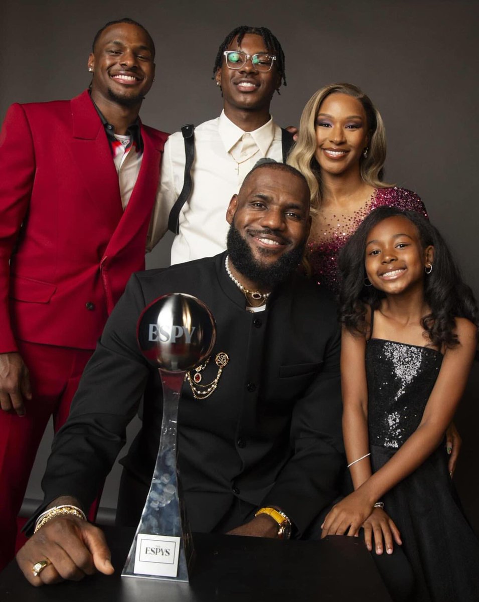 LakeShowYo tweet media