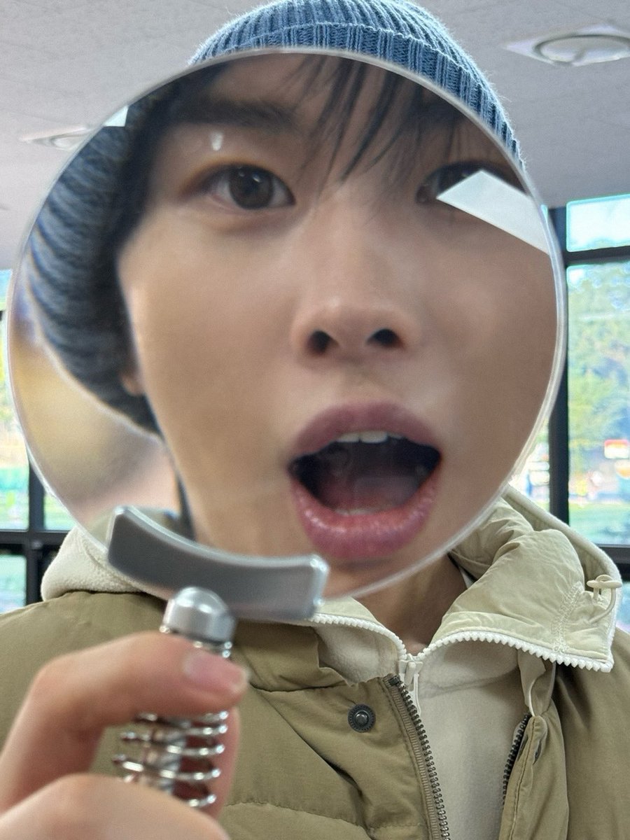 저 반짝이는거 은니라고?ㅅㅂ아