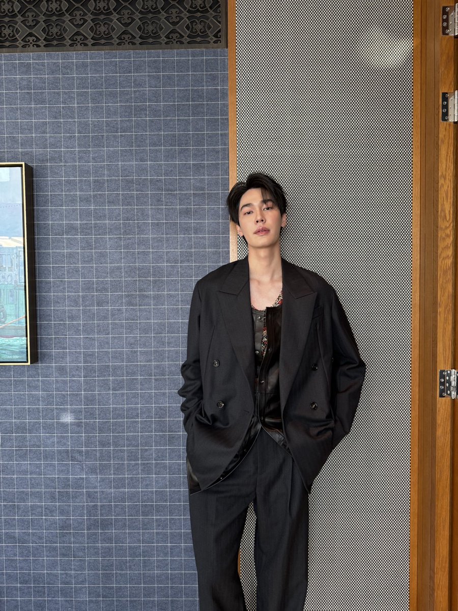 Jirmawat's tweet photo. Here’s a picture of me, the Bottega Veneta ambassador, attending the BOTTEGA VENETA POP UP OPENING event. https://t.co/4UIEFl1gD4