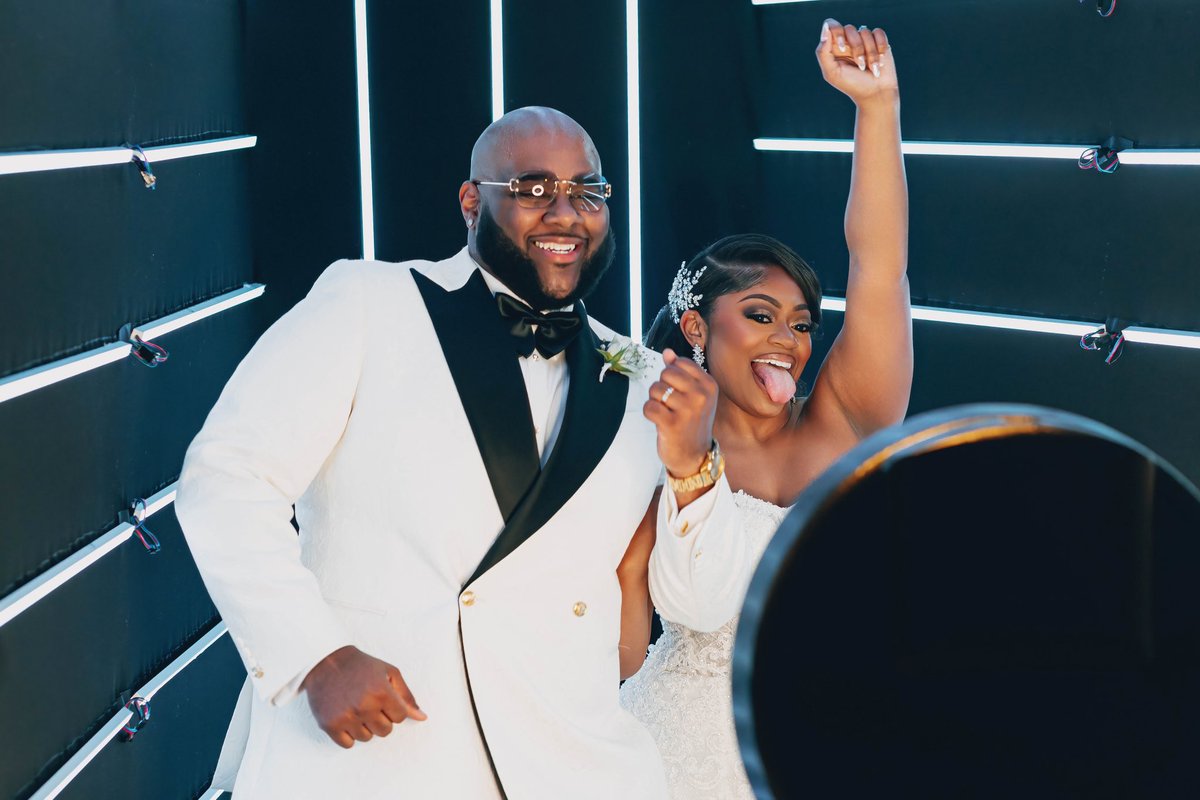 ImStillTDN's tweet photo. Happy First Wedding Anniversary Mrs. Byrd! 🤞🏾💙 https://t.co/2tQhickGRw