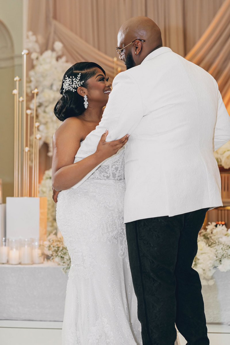 ImStillTDN's tweet photo. Happy First Wedding Anniversary Mrs. Byrd! 🤞🏾💙 https://t.co/2tQhickGRw