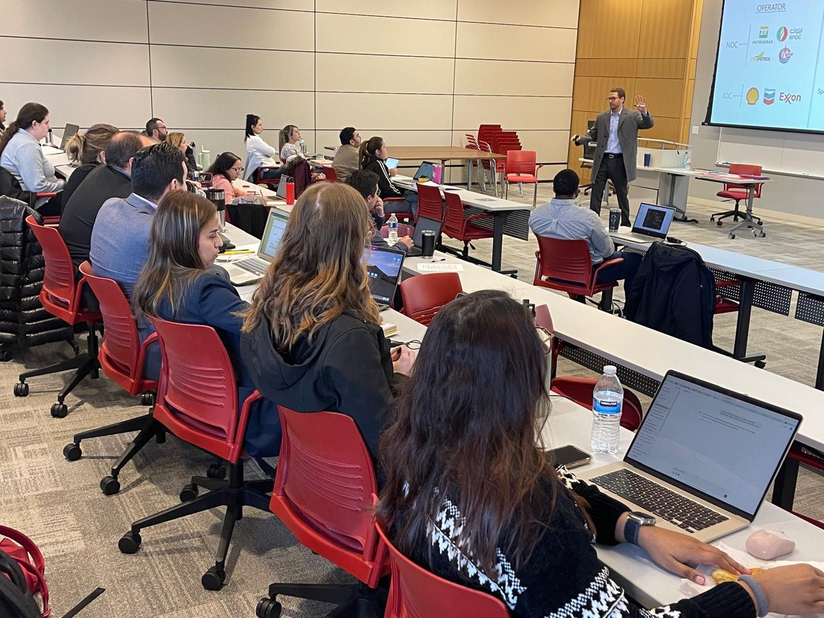 ENTRAconsulting's tweet photo. Clases en la Universidad de Houston "International Oil and Gas Contracts Negotiation". Compartiendo más de 10 años con el profesor Norman Nardoff.
#EntraGroup #EntraConsulting #UniversidaddeHouston https://t.co/DARYDXY5sZ