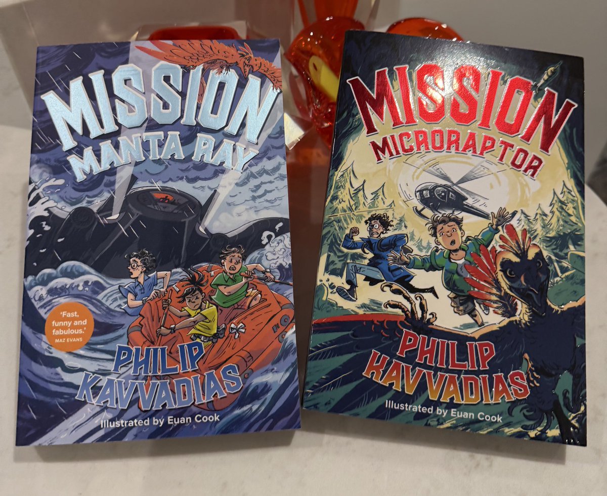 MrsP512's tweet photo. Look what’s arrived @_Reading_Rocks_ A fabulous #RRAdvent prize from @chickenhsebooks I know Class 11 are going to love these! Thank you so much 😊 https://t.co/KtaRT4IWbS