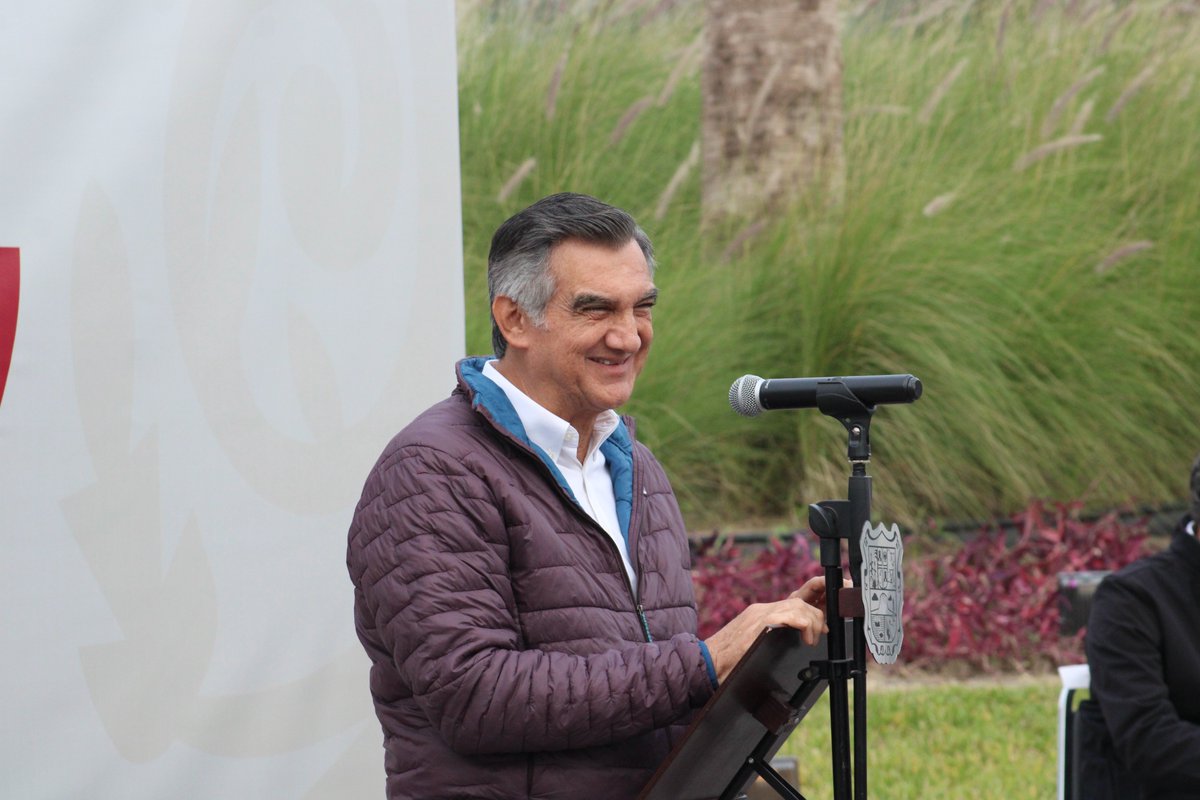 El gobernador <a href="/Dr_AVillarreal/">Américo Villarreal</a>, acompañado de la presidenta del DIF Tamaulipas, Dra. María de Villarreal, y del titular de la Secretaría de Obras Públicas, <a href="/IngPedroCepeda/">Pedro Cepeda Anaya</a>, inauguró la Glorieta Bicentenario en #Tampico, #Tamaulipas.