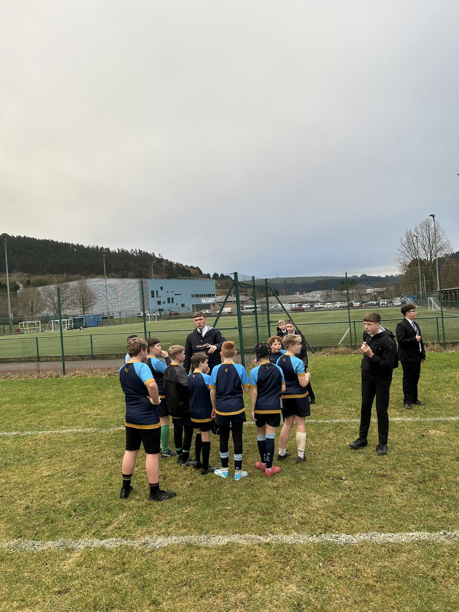 Ethan_Morris00's tweet photo. A great game of rugby for our Yr 7s today against Tredegar. Huge well done to our Yr 10 leaders for warming the boys up and to Yr 11 pupil Ben Williams for refereeing. It was fab to see 2 of our players then go on to train with @Abertillery_BG Mini &amp; Juniors for the first time!👏🏻 https://t.co/MW8jV5fK4l