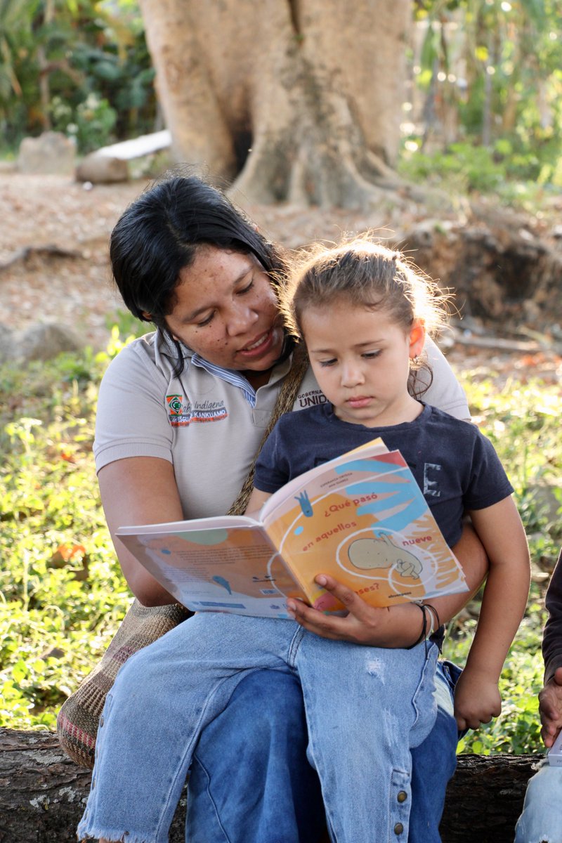 kankuaka's tweet photo. Iniciamos el año llevando mochilones cargados de libros al barrio Hogar del Niño en Atánquez. Más de 50 niños disfrutaron tardes de lectura en alianza con los chicos de @jepazvpar   Regalamos más de  60 ejemplaares  de la serie Leer es mi cuento. 📚✨ #LecturaParaTodos https://t.co/3pE6yfc7wU