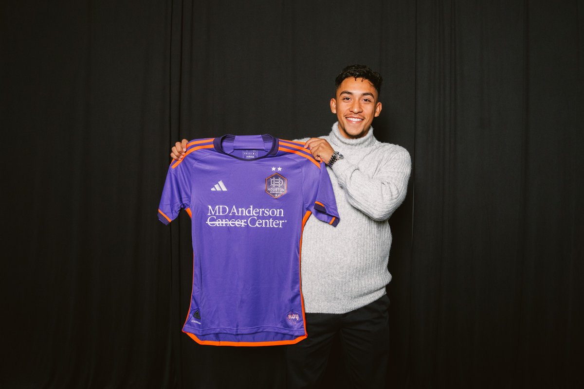 HoustonDynamo's tweet photo. Officially inked ✍️ https://t.co/wmumajyNvs