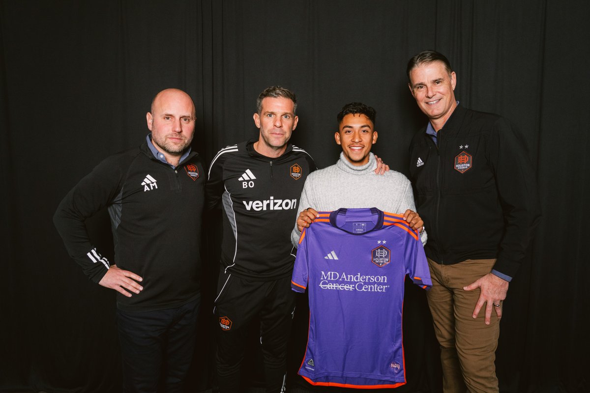 HoustonDynamo's tweet photo. Officially inked ✍️ https://t.co/wmumajyNvs