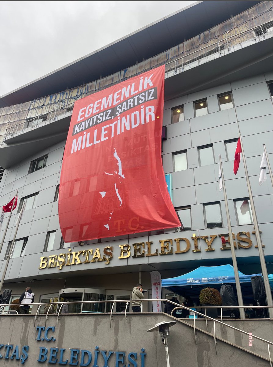 Polis yokken Beşiktaş Belediyesi vs Polis gelince Beşiktaş Belediyesi