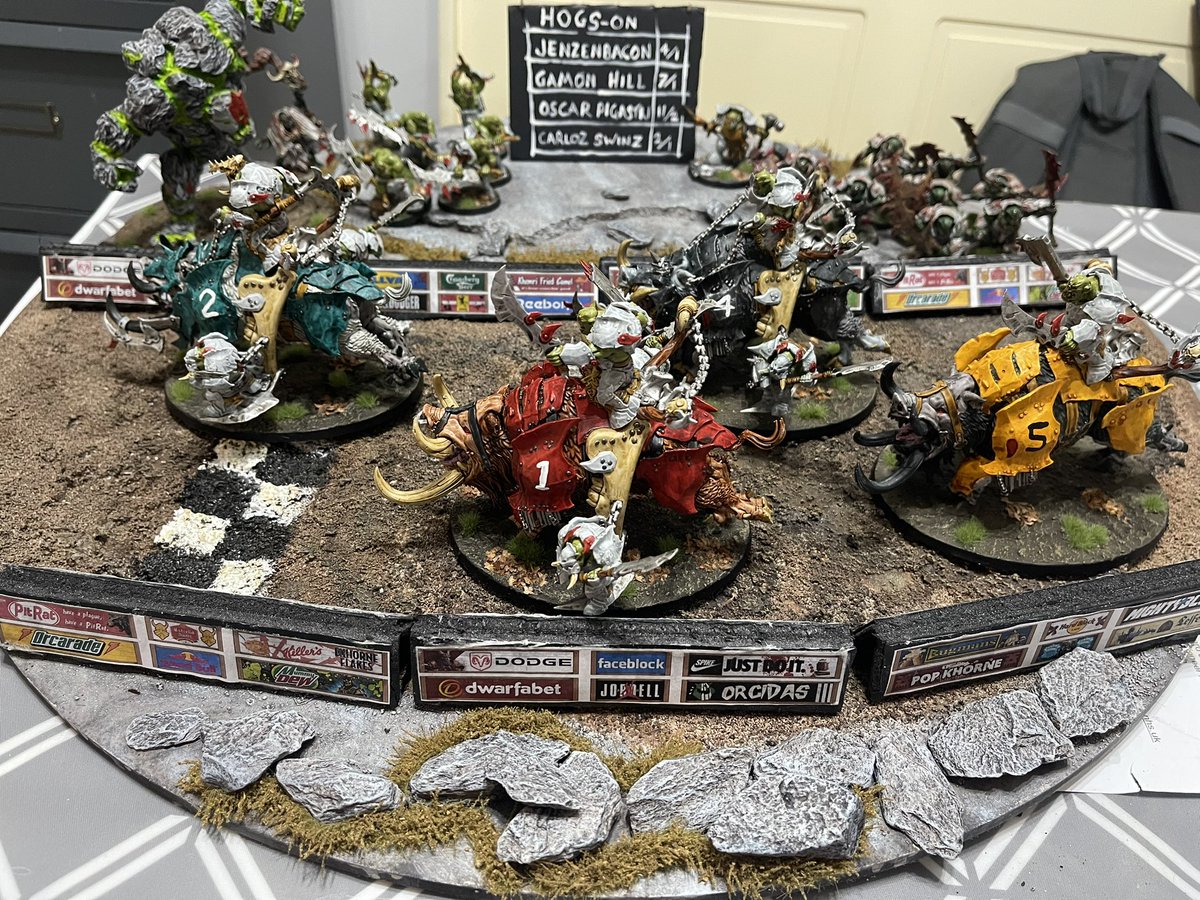 LordSangfroid's tweet photo. Hog racing https://t.co/DBvgqBsUm6
