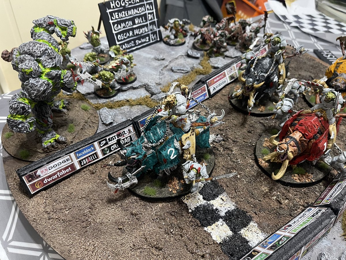 LordSangfroid's tweet photo. Hog racing https://t.co/DBvgqBsUm6