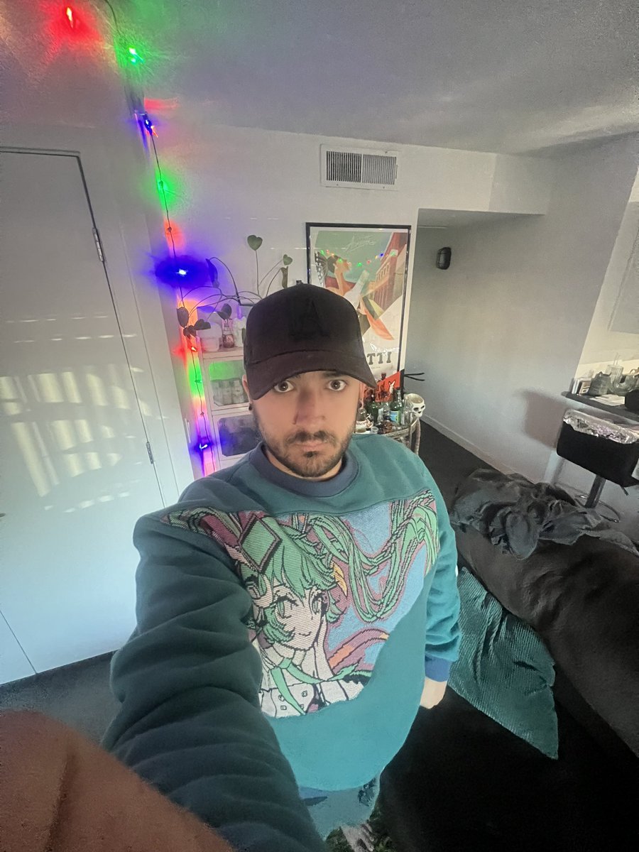 NickNationCave's tweet photo. Me when Hatsune Miku Fortnite #Fortnite #HatsuneMiku https://t.co/lX5jfbLYey