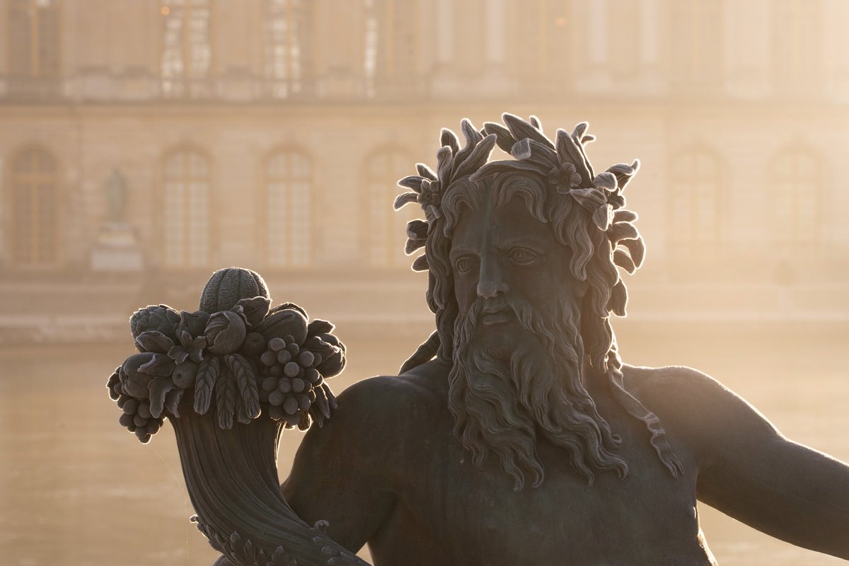 CVersailles's tweet photo. 🇫🇷 Ce matin, les jardins de Versailles étaient couverts de givre.
🌍 This morning, the gardens of Versailles were covered in frost. https://t.co/8jY0W62Op3