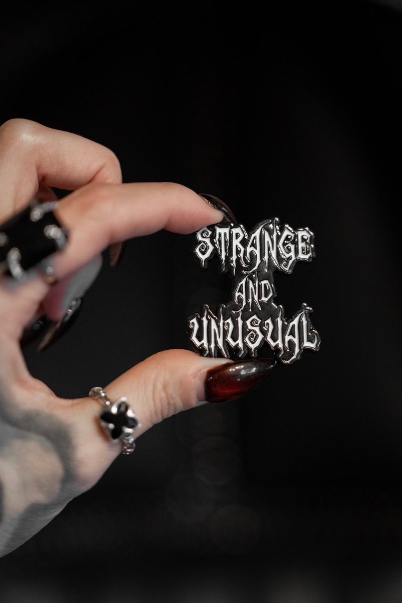 VampireFreaks's tweet photo. Are you yourself strange and unusual? Let the world know with our brand new Strange and Unusual Enamel Pin!
π· @countessmanor
#StrangeandUnusual #EnamelPin #GothPin #GothFashion #SpookyPin #VampireFreaks https://t.co/lvdYVWnXQj
