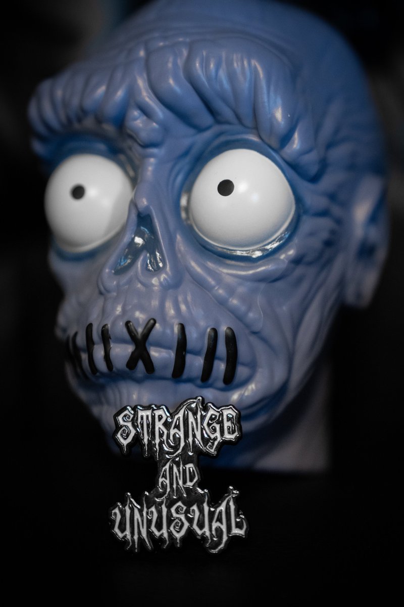 VampireFreaks's tweet photo. Are you yourself strange and unusual? Let the world know with our brand new Strange and Unusual Enamel Pin!
π· @countessmanor
#StrangeandUnusual #EnamelPin #GothPin #GothFashion #SpookyPin #VampireFreaks https://t.co/lvdYVWnXQj
