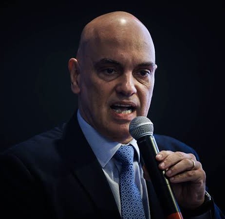 NewsLiberdade's tweet photo. 🚨URGENTE - Moraes solicita manifestação da PGR sobre viagem de Bolsonaro para posse de Trump https://t.co/MH2yPSovm8