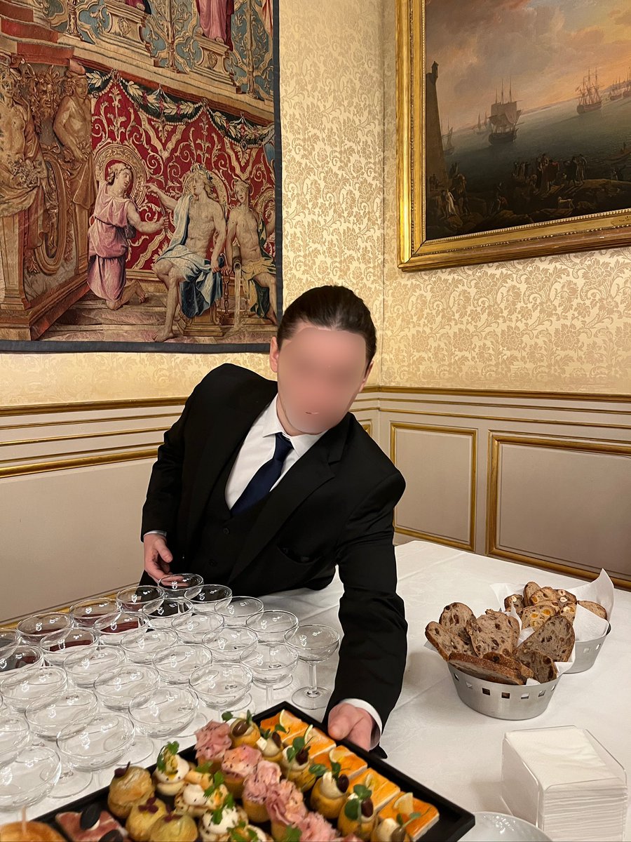 Le <a href="/Lycee_Auffray/">Lycée Polyvalent René Auffray</a> de #Clichy (<a href="/acversailles/">Académie de Versailles</a> , <a href="/iledefrance/">Région Île-de-France</a> ) est au service pour les vœux de M. Le président du <a href="/Senat/">Sénat</a> , salons de Boffrand . Excellence et exigence pour nos élèves,  expérience extraordinaire .
🙏 <a href="/gerard_larcher/">Gérard Larcher</a> pour cette opportunité. 👏🏻 aux équipes