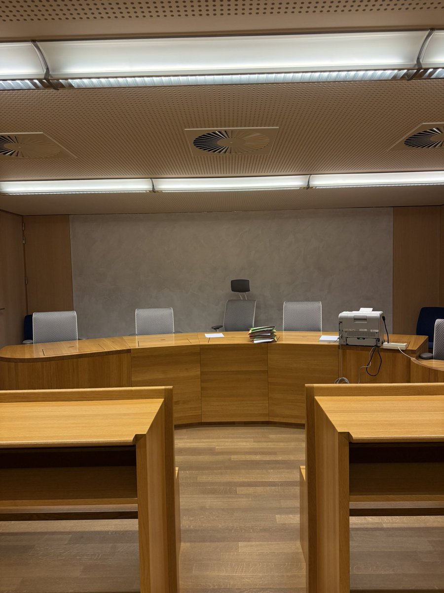 alexfrancois88's tweet image. 💡Le saviez-vous ? Le #Parquet peut intervenir pour protéger un enfant en danger, même sans l’accord des parents. Il peut demander des mesures de soutien ou un placement temporaire au juge, et en cas d’urgence, décider d’un placement de 24h. #ProtectionDeLEnfant #Justice @OMP_BE