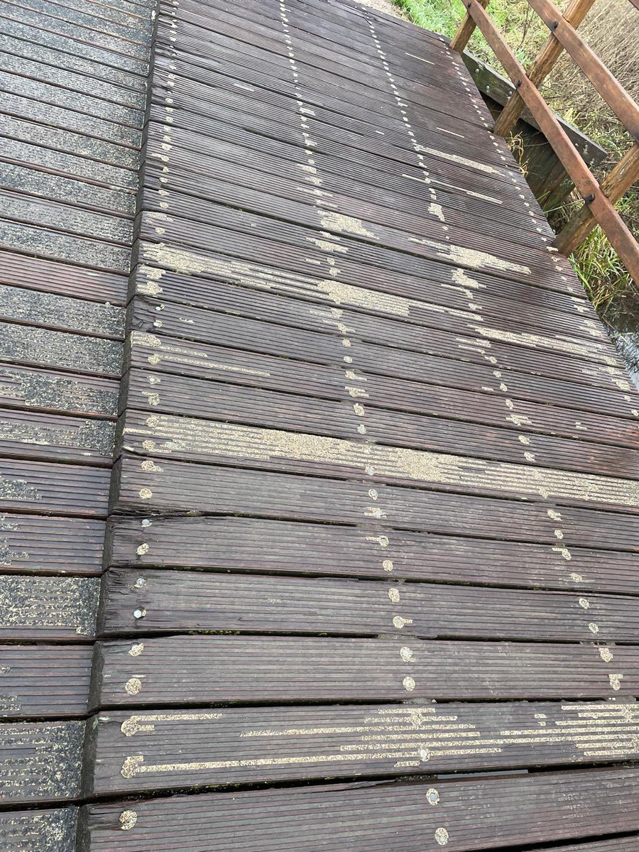 Na post op 3-01 over gladheid brug, is op 07-01 de brug cantharel breekade pad noord schoongemaakt. Is nu nog gladder en specialist zei dat hij het antislip er zelfs af spoot. Kunnen jullie nieuwe antislip aanbrengen voordat het erger wordt? <a href="/gemkadij/">Krimpen a/d IJssel</a> <a href="/ZHLandschap/">Zuid-Hollands Landschap</a> <a href="/hhsenk/">Hoogheemraadschap Schieland en de Krimpenerwaard</a>